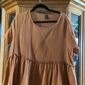 Baby doll style top. Mid ruffle.